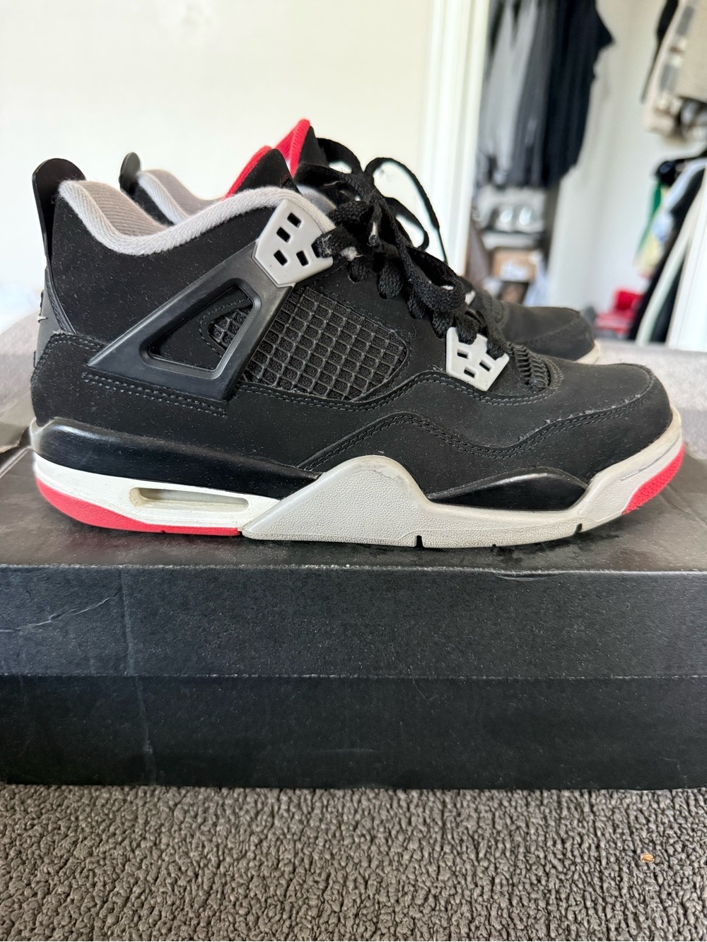 Air Jordan 4 Retro Sneakers- Bred - Picture 3 of 8